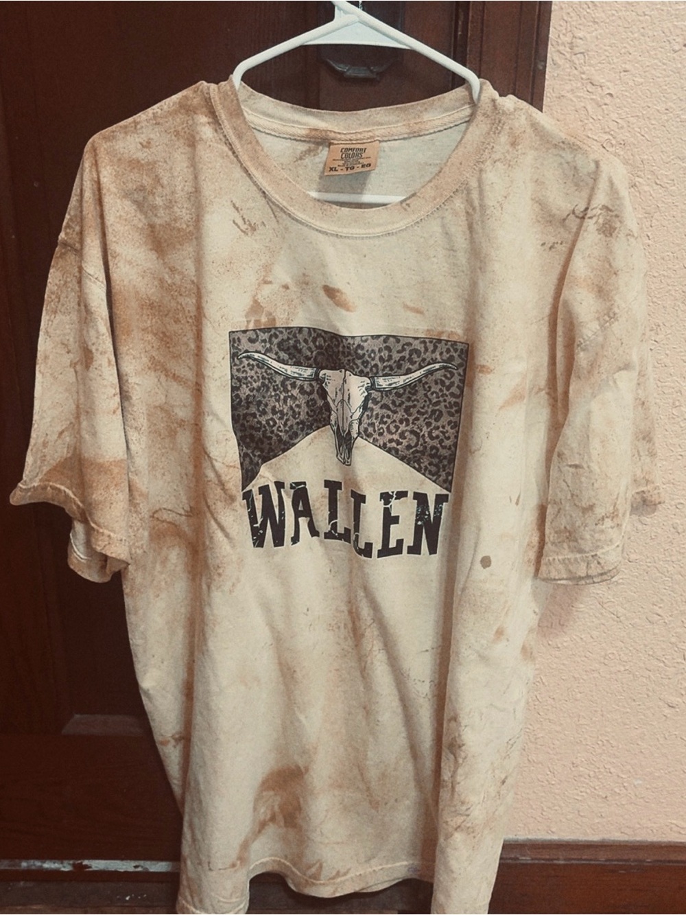 Graphic Short-Sleeve Tee in Beige/Brown